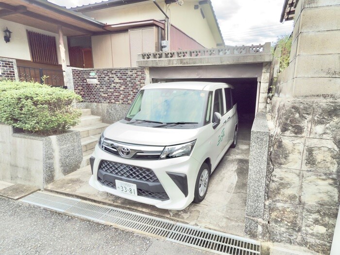 物件外観写真2　(駐車場)