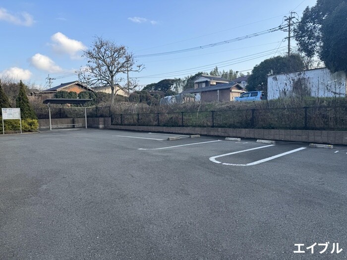 物件外観写真2　(駐車場)