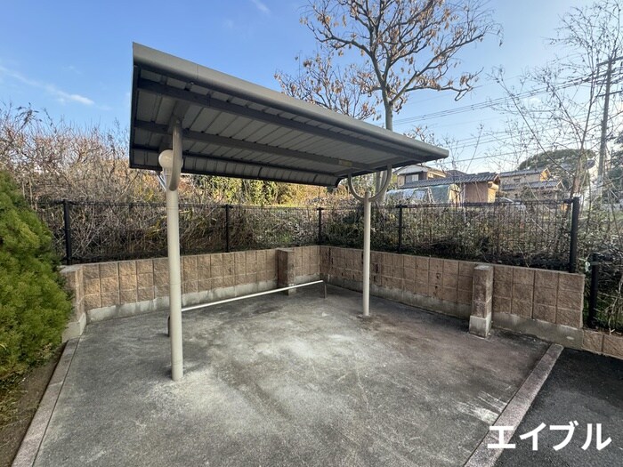 物件外観写真3　(駐輪場)