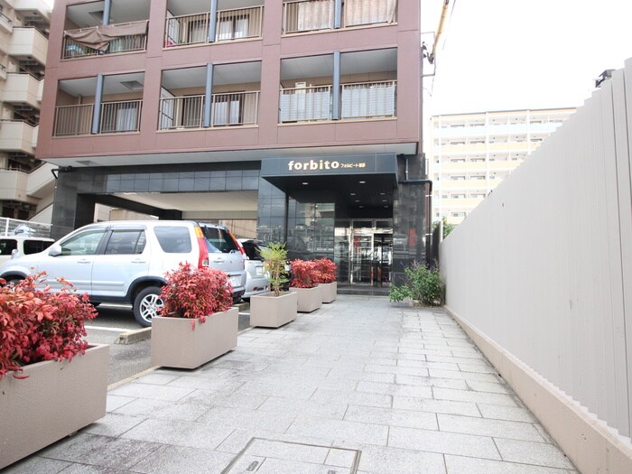 物件外観写真2　(エントランス部分)