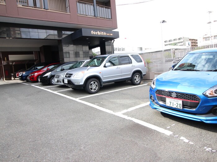 物件外観写真5　(駐車場)