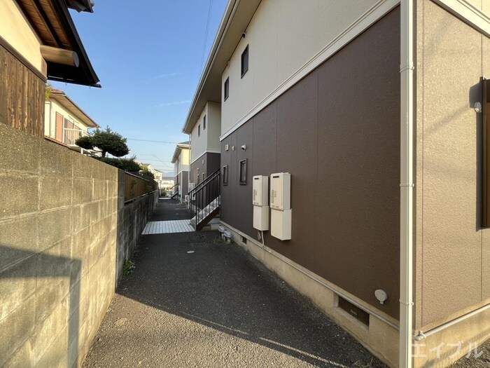 物件外観写真3　(エントランス部分)