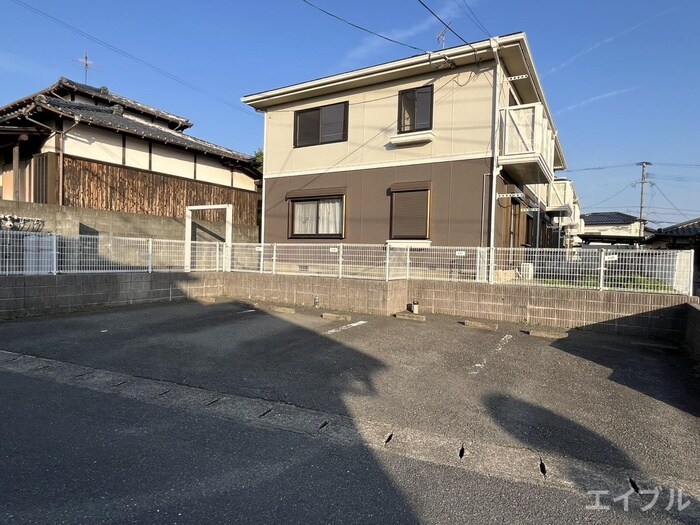 物件外観写真4　(駐車場)