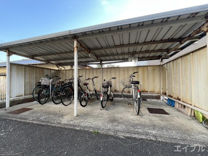 物件外観写真5　(駐輪場)