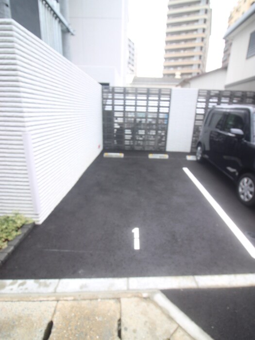 物件外観写真3　(駐車場)