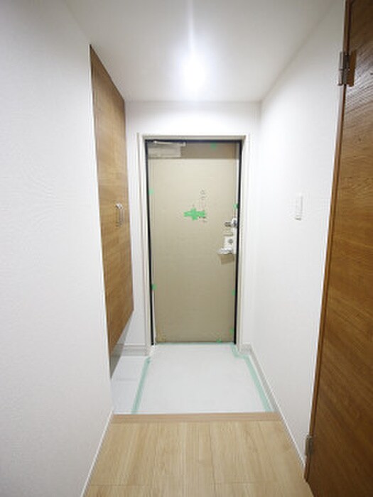物件内観写真11　(玄関)