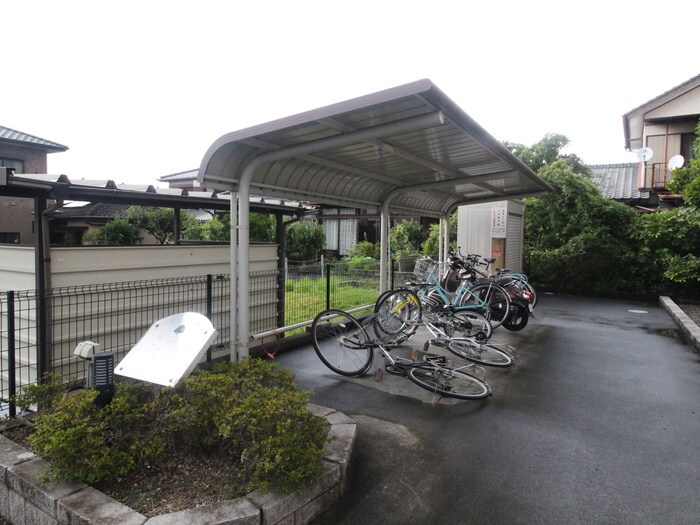 物件外観写真3　(駐輪場)