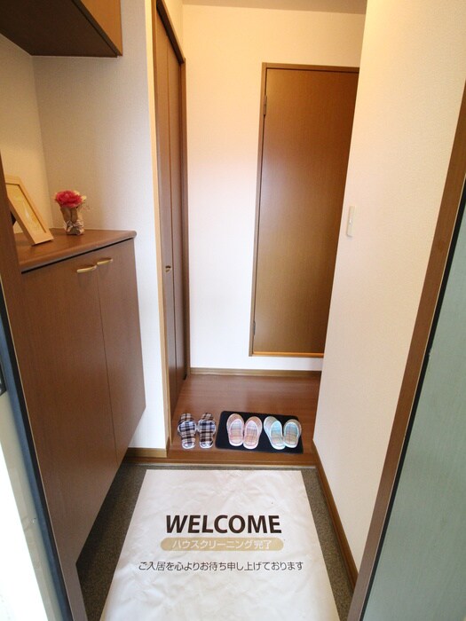 物件内観写真10　(玄関)