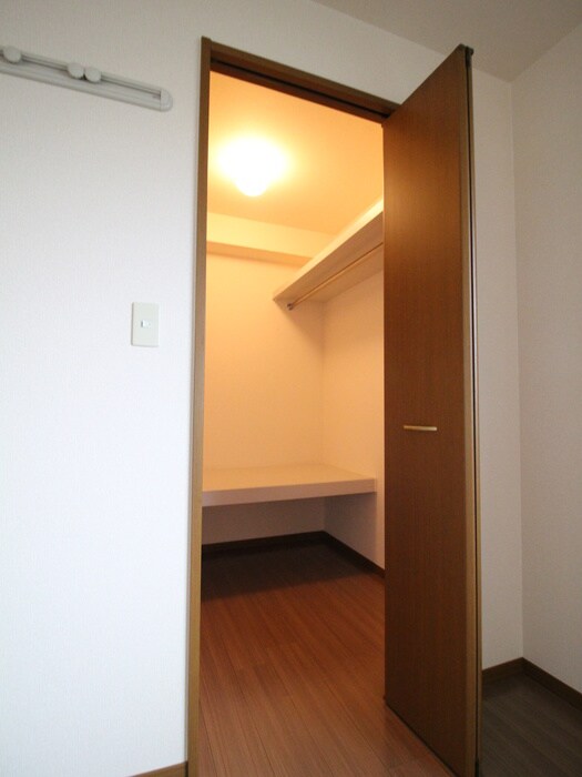 物件内観写真11　(収納)