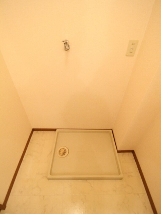 物件内観写真16　(洗濯機置場)