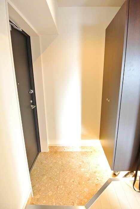 物件内観写真13　(玄関)