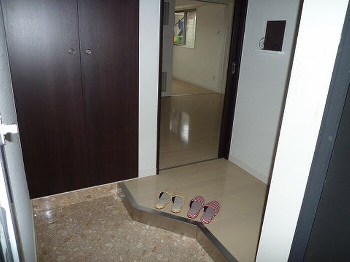 物件内観写真14　(玄関)