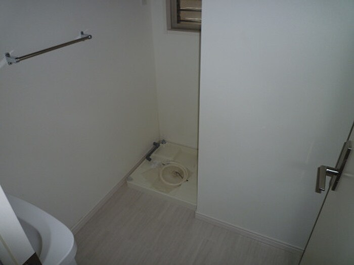 物件内観写真15　(洗濯機置場)