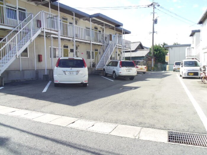 物件外観写真3　(駐車場)