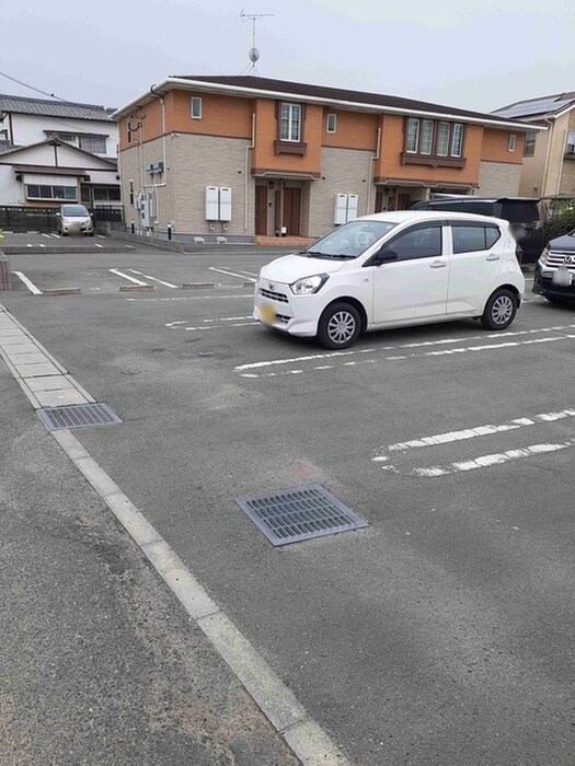 物件外観写真2　(駐車場)