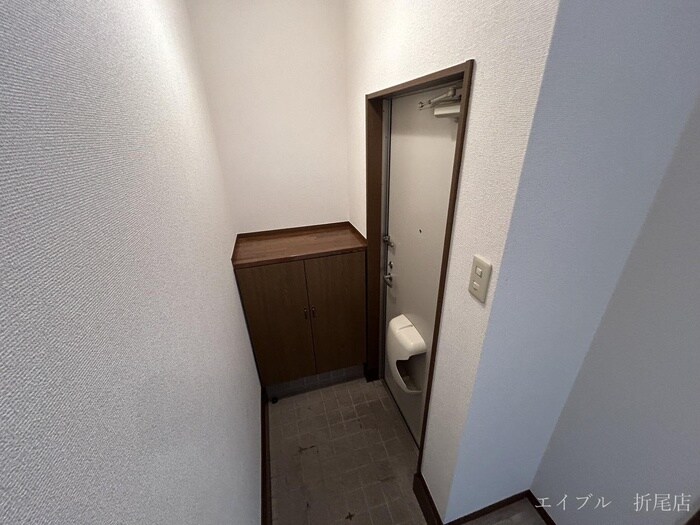 物件内観写真9　(玄関)