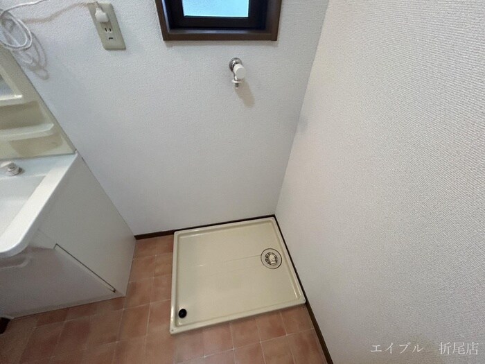 物件内観写真13　(洗濯機置場)