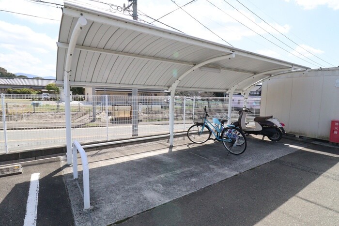 物件外観写真3　(駐輪場)