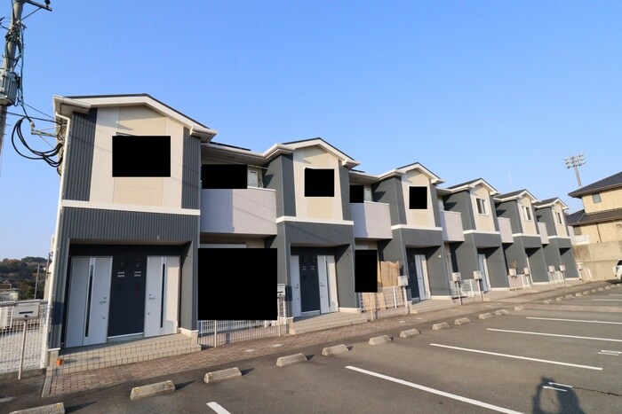 物件外観写真6　(エントランス部分)