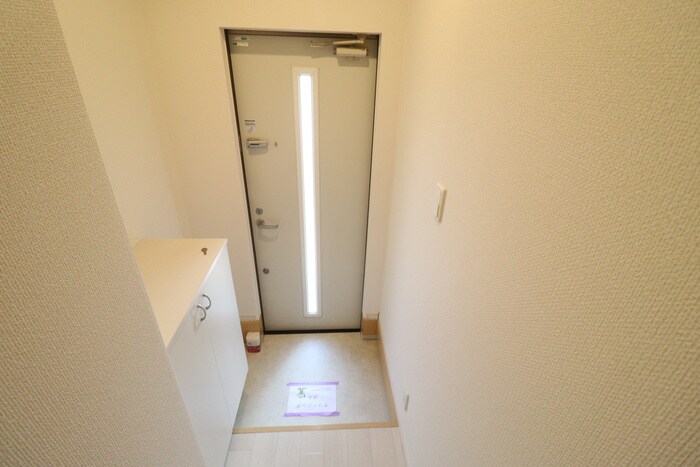 物件内観写真13　(玄関)