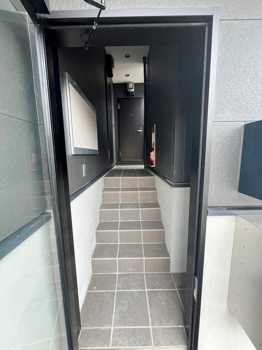 物件外観写真3　(エントランス部分)
