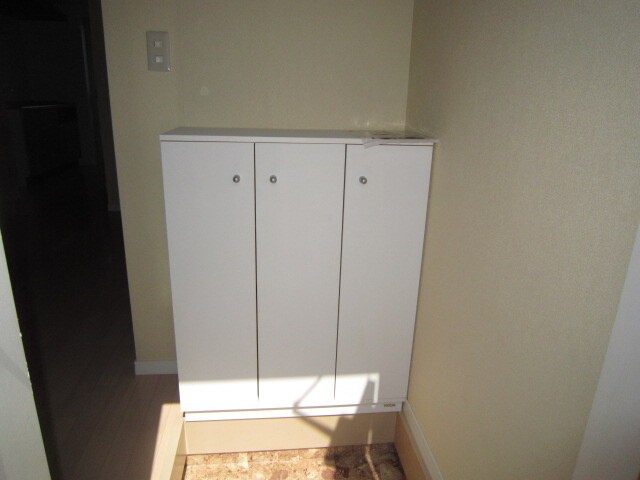 物件内観写真13　(玄関)