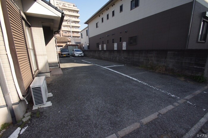物件外観写真4　(駐車場)