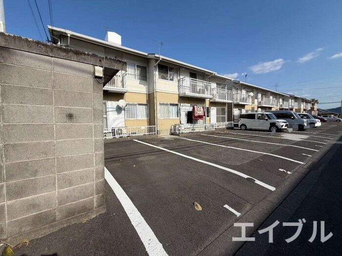 物件外観写真6　(駐車場)