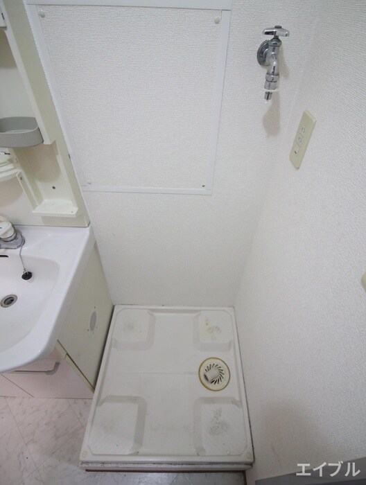 物件内観写真16　(洗濯機置場)