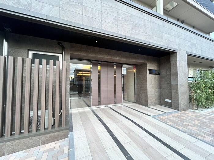 物件外観写真2　(エントランス部分)