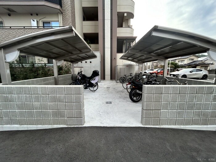 物件外観写真4　(駐輪場)