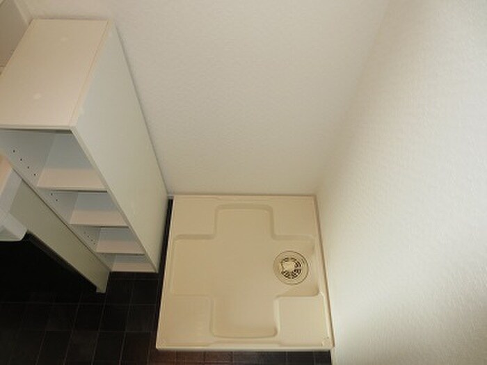 物件内観写真11　(洗濯機置場)