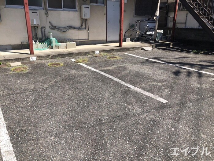 物件外観写真3　(駐車場)