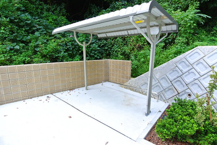 物件外観写真4　(駐輪場)