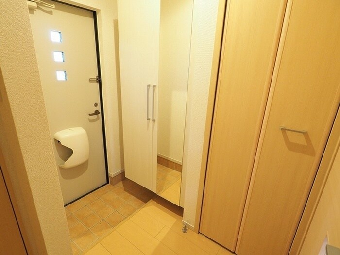 物件内観写真9　(玄関)