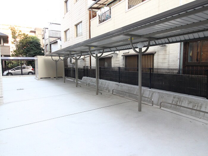 物件外観写真2　(駐輪場)