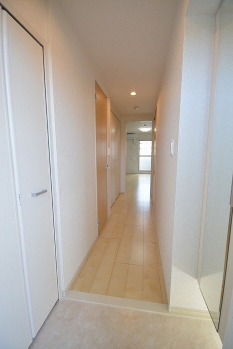 物件内観写真12　(玄関)