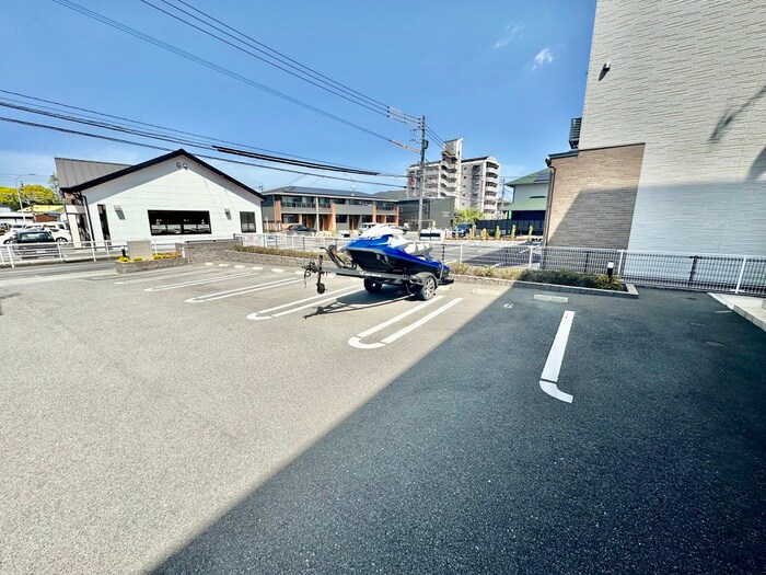 物件外観写真2　(駐車場)