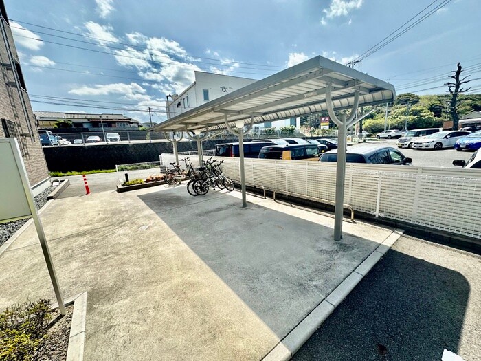 物件外観写真3　(駐輪場)