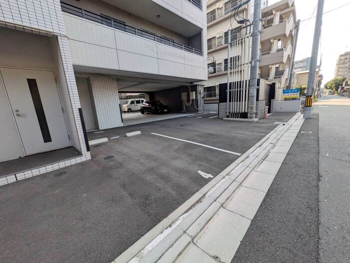 物件外観写真3　(駐車場)