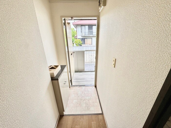 物件内観写真11　(玄関)