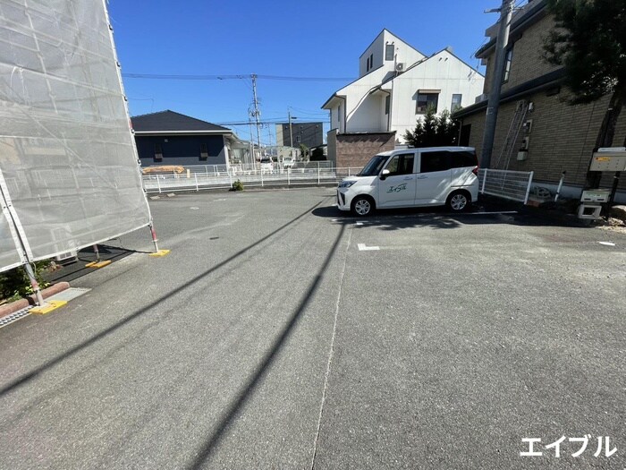 物件外観写真2　(駐車場)