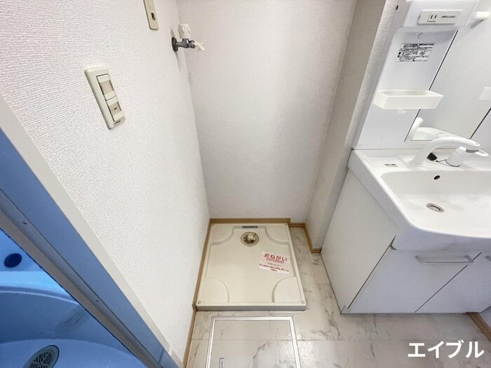 物件内観写真11　(洗濯機置場)