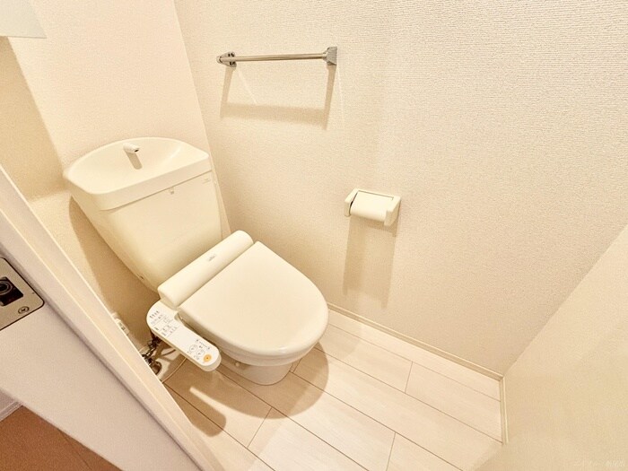 物件内観写真8　(トイレ)