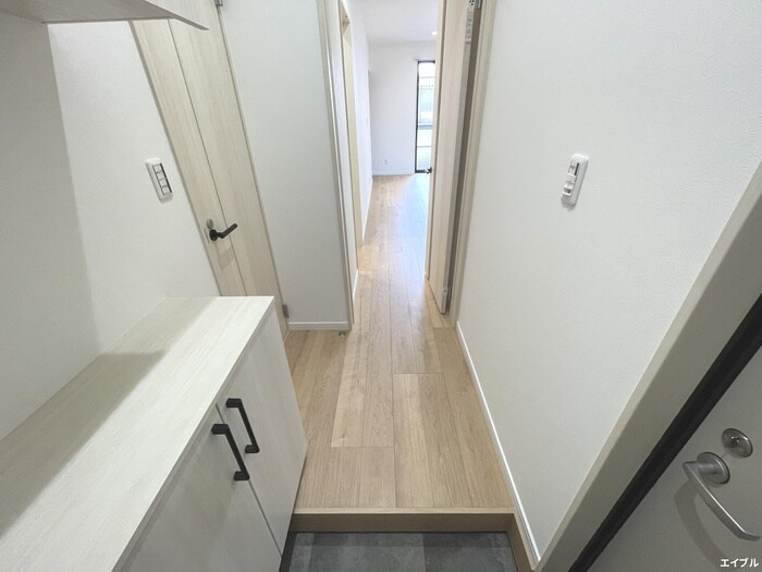 物件内観写真12　(玄関)