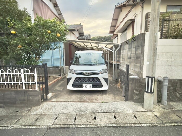 物件外観写真3　(駐車場)