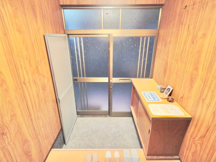 物件内観写真11　(玄関)