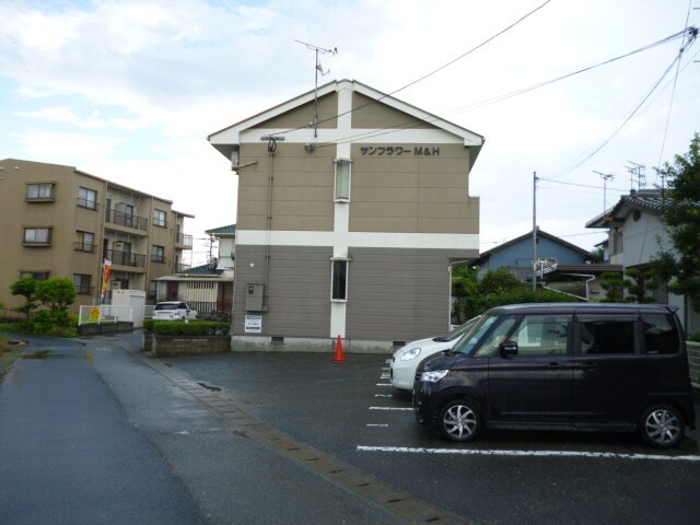 物件外観写真3　(駐車場)