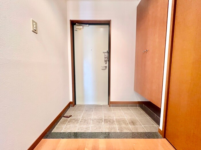 物件内観写真10　(玄関)