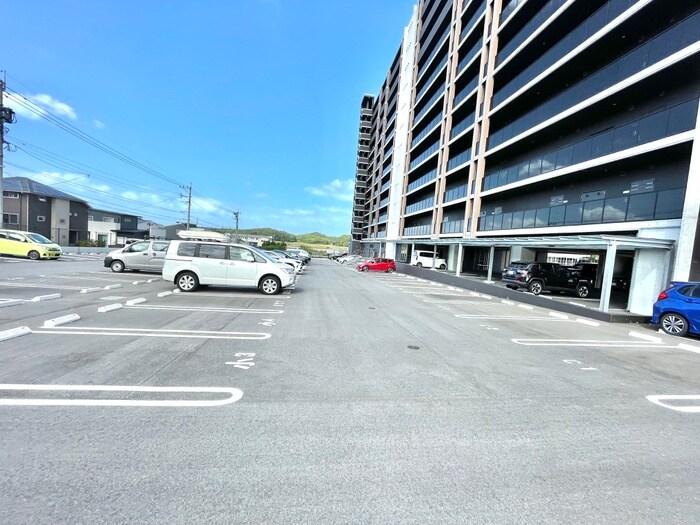 物件外観写真2　(駐車場)